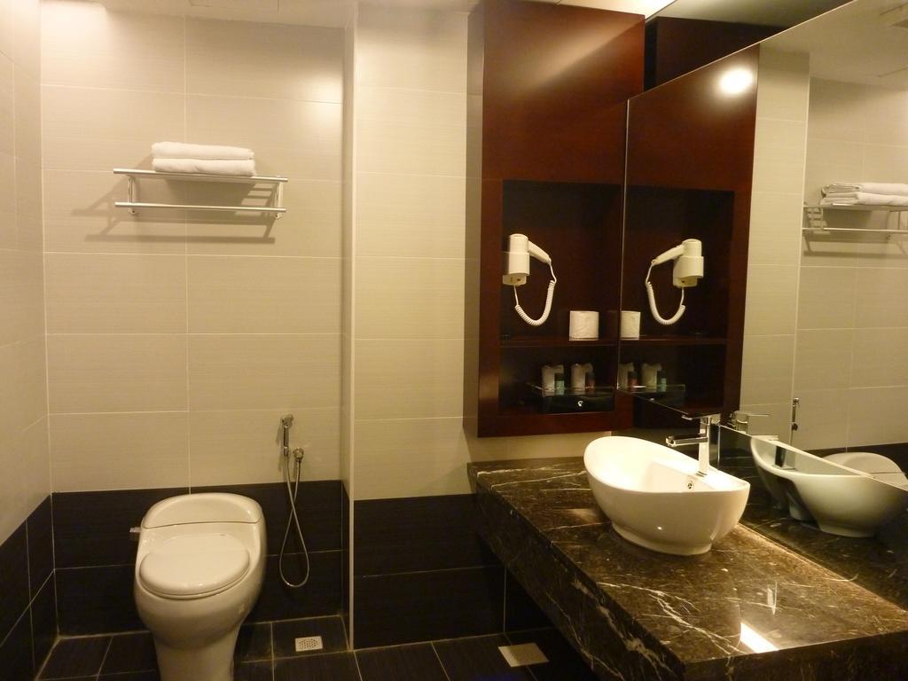 Pariss Hotel Johor Bahru Exteriör bild