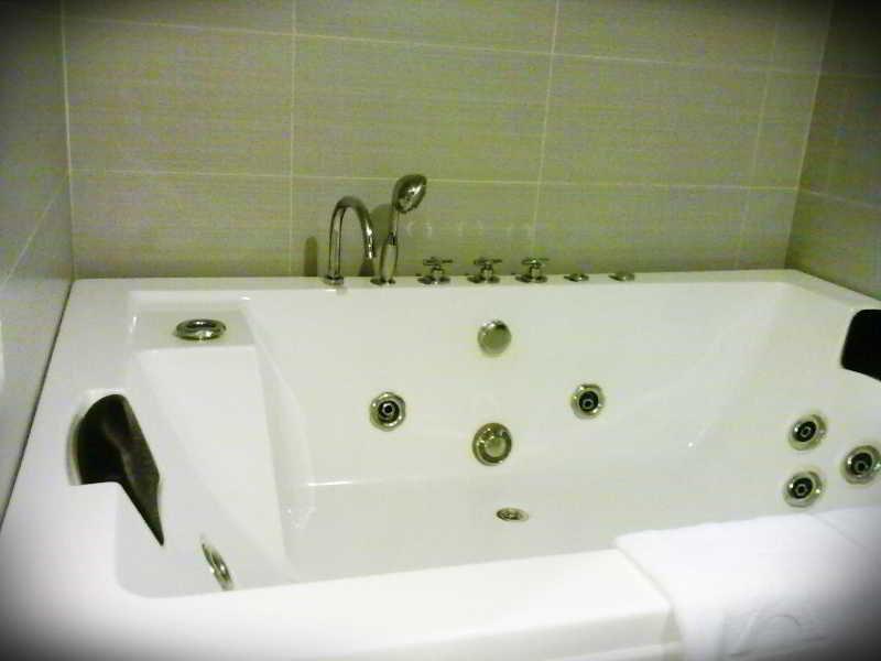 Pariss Hotel Johor Bahru Exteriör bild