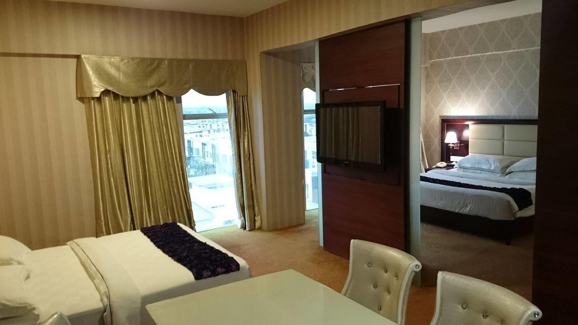 Pariss Hotel Johor Bahru Exteriör bild